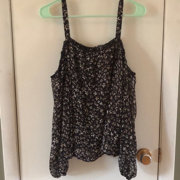 Cold shoulder top - Picture 1 of 4